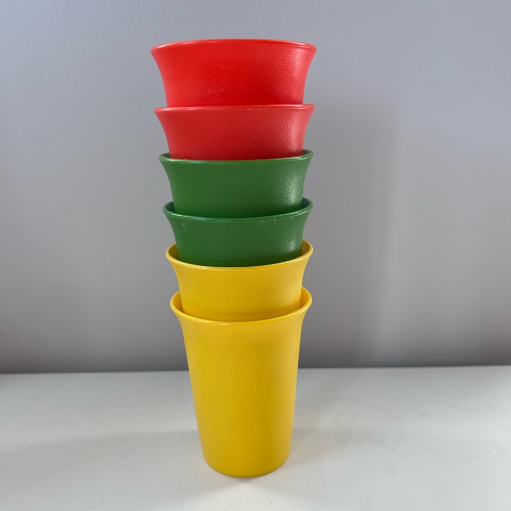 Set of 6 Tupperware plastic cups #109 Classic Kids Bell Tumblers 7oz Cups